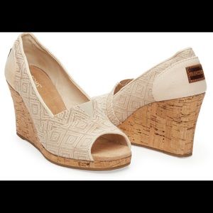 BNIB TOMS NATURAL CLASSIC WEDGES